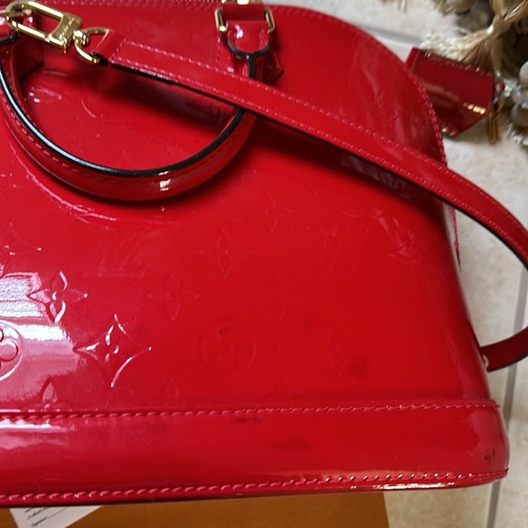 Louis Vuitton Women's Alma PM MV CERISE 🍒 with lock, key and strap. - Picture 10 of 14